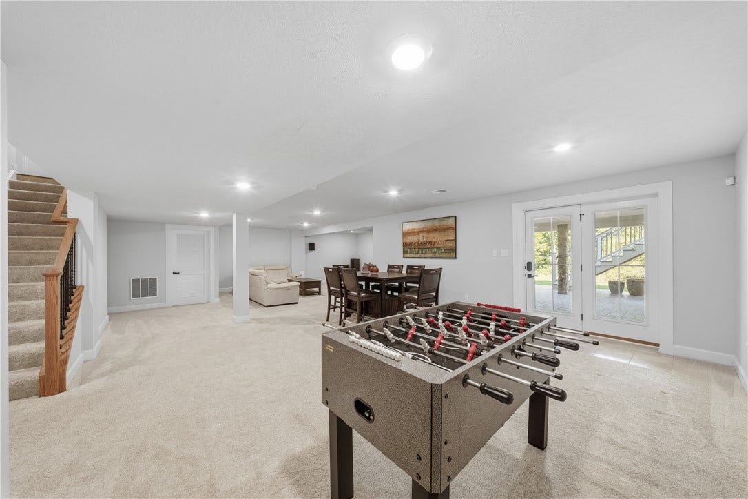 325 Crest Ln, Mars, PA 16046