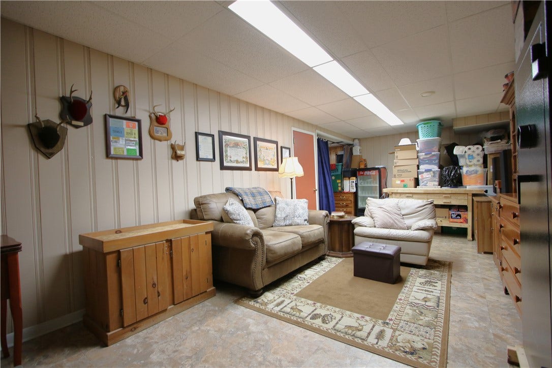 4239 Finleyville Elrama Road, Finleyville, PA 15332 So much space!