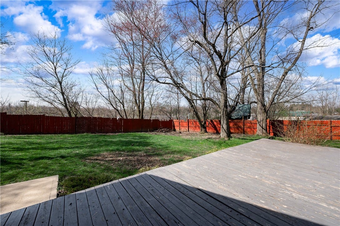 431 Sunset Dr, Butler, PA 16001 Overlooking back yard