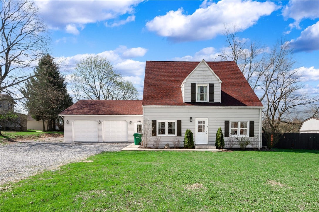 431 Sunset Dr, Butler, PA 16001 Front of home
