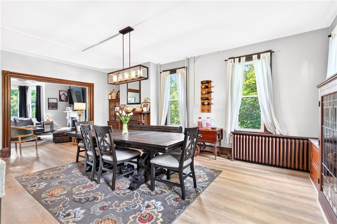 4004 Noblestown Rd, Oakdale, PA 15071 The perfect room for Thanksgiving Dinner!