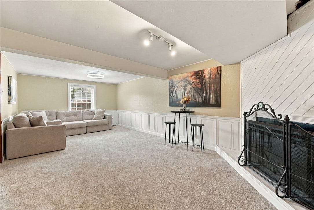 72 Woody Crest Dr, Pittsburgh, PA 15234 72 Woody Crest Dr, Pittsburgh, PA 15234