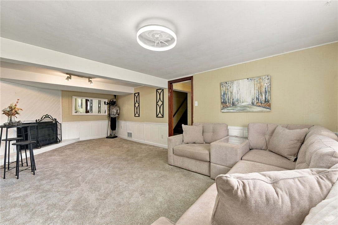 72 Woody Crest Dr, Pittsburgh, PA 15234 72 Woody Crest Dr, Pittsburgh, PA 15234