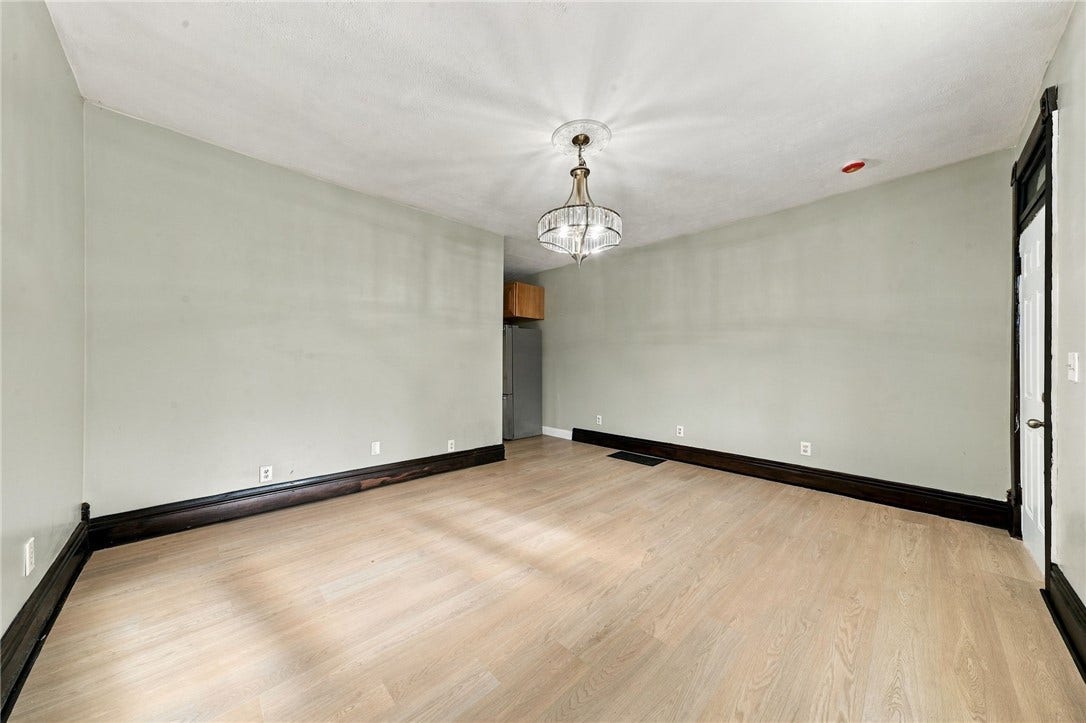 10 Euclid, Point Marion, PA 15474 Livingroom