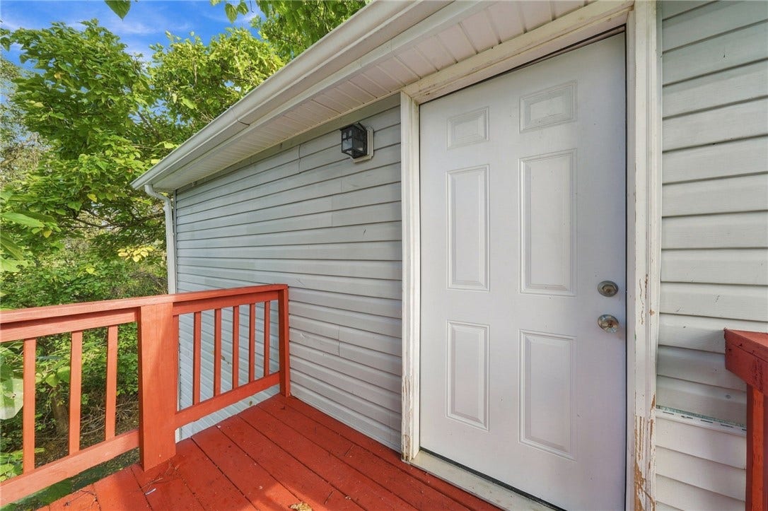 10 Euclid, Point Marion, PA 15474 Side deck