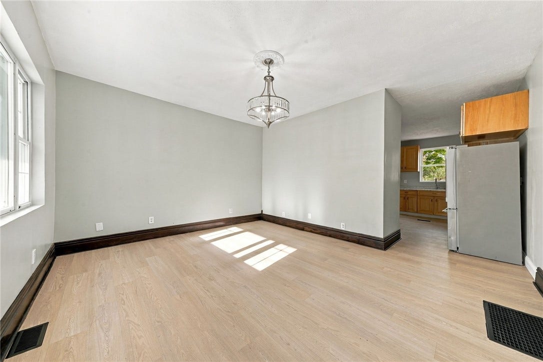 10 Euclid, Point Marion, PA 15474 Livingroom