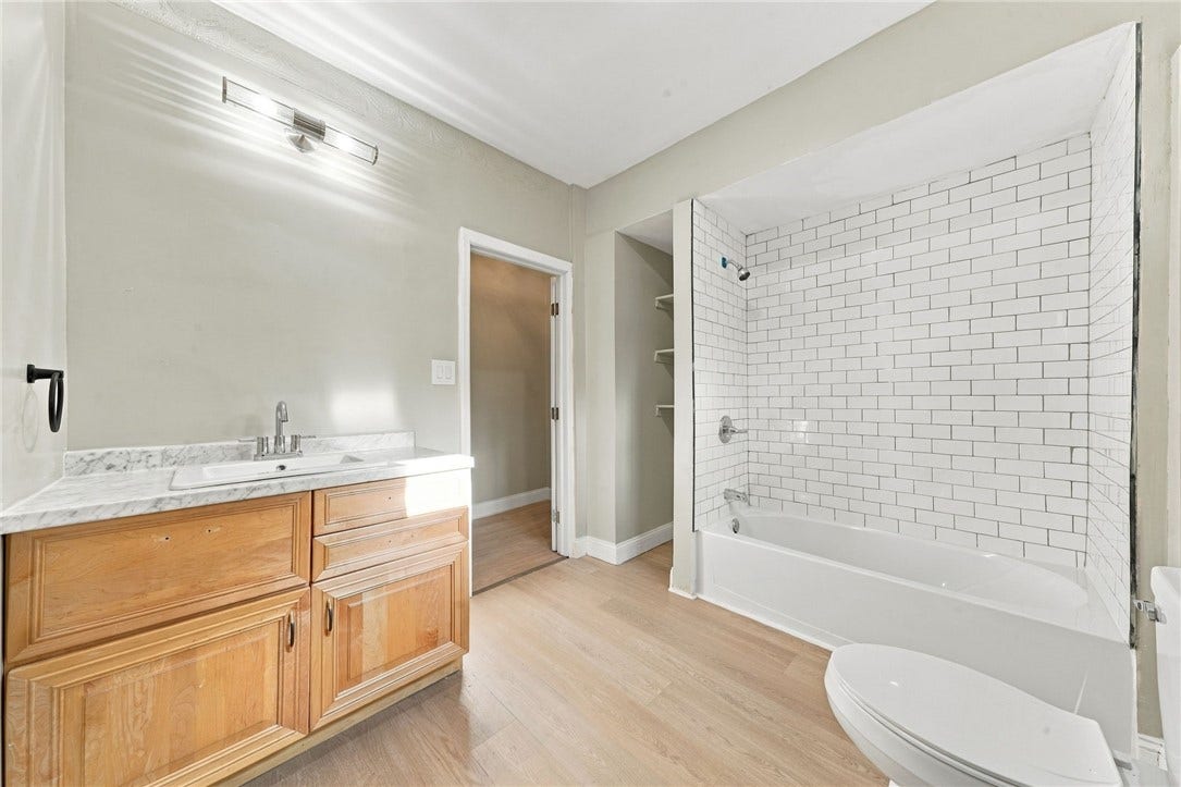 10 Euclid, Point Marion, PA 15474 Full bath 1
