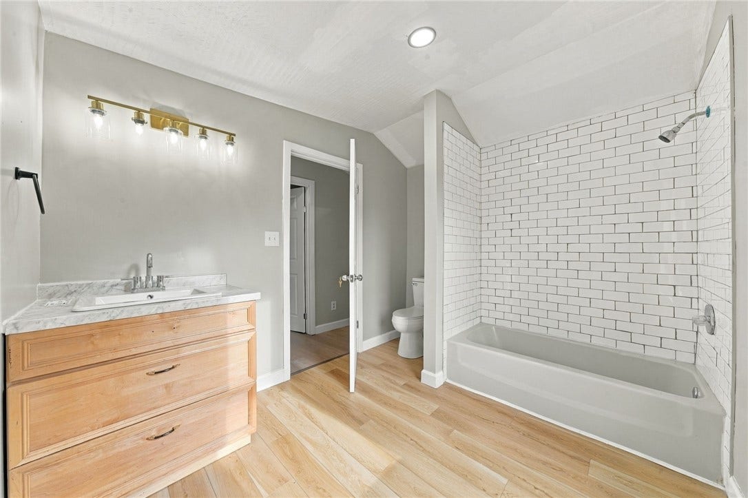 10 Euclid, Point Marion, PA 15474 Full bath 2