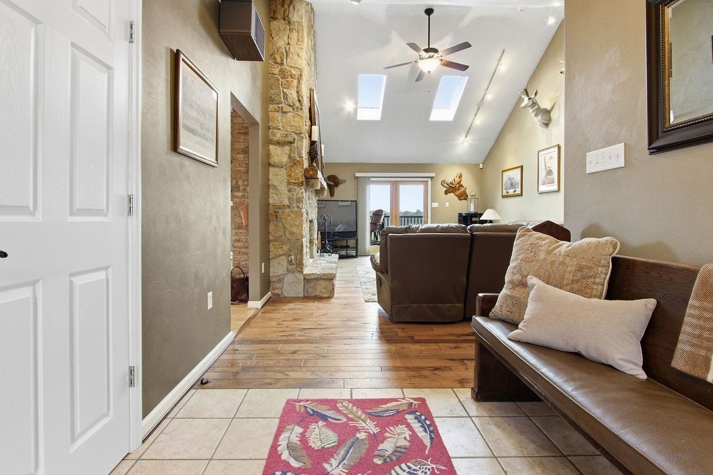 1411 John Dr, North Huntingdon, PA 15642