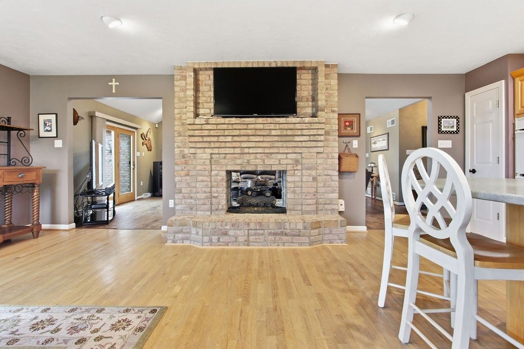 1411 John Dr, North Huntingdon, PA 15642