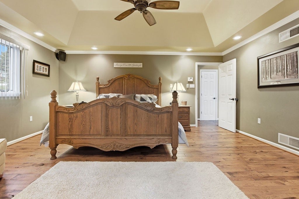 1411 John Dr, North Huntingdon, PA 15642