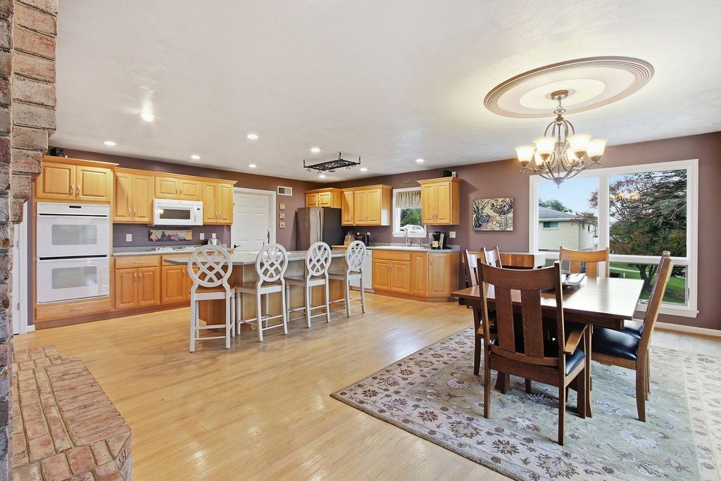 1411 John Dr, North Huntingdon, PA 15642
