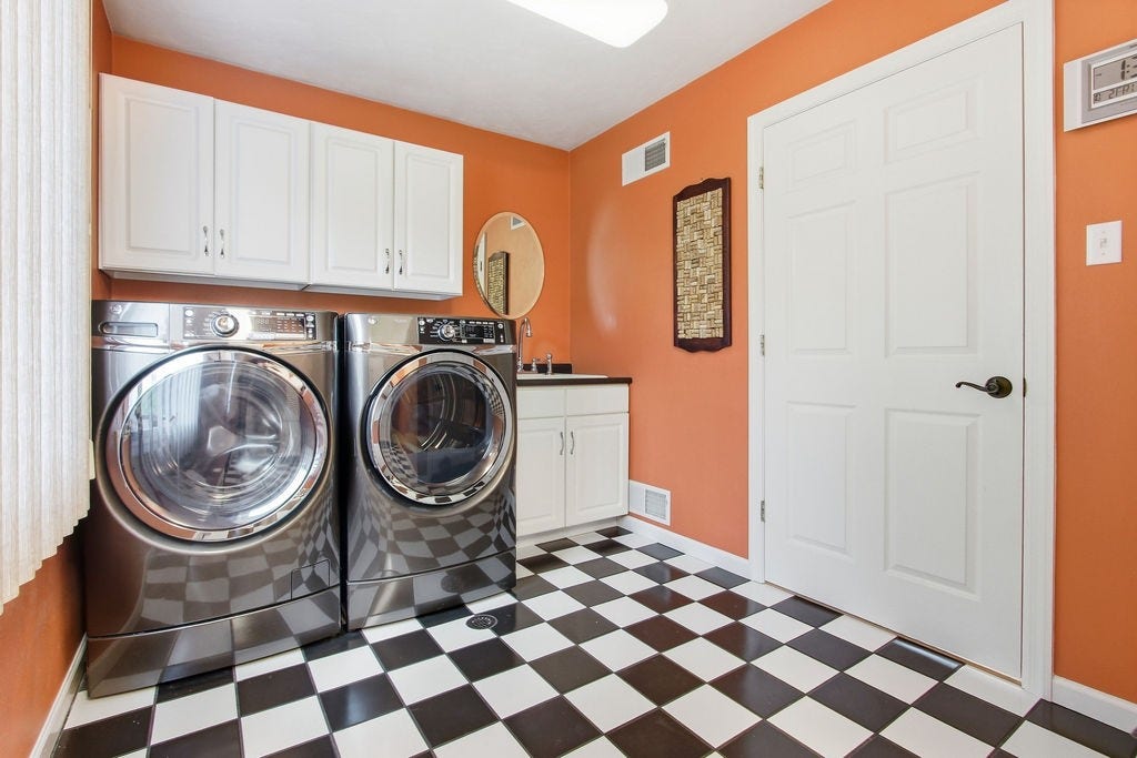 1411 John Dr, North Huntingdon, PA 15642