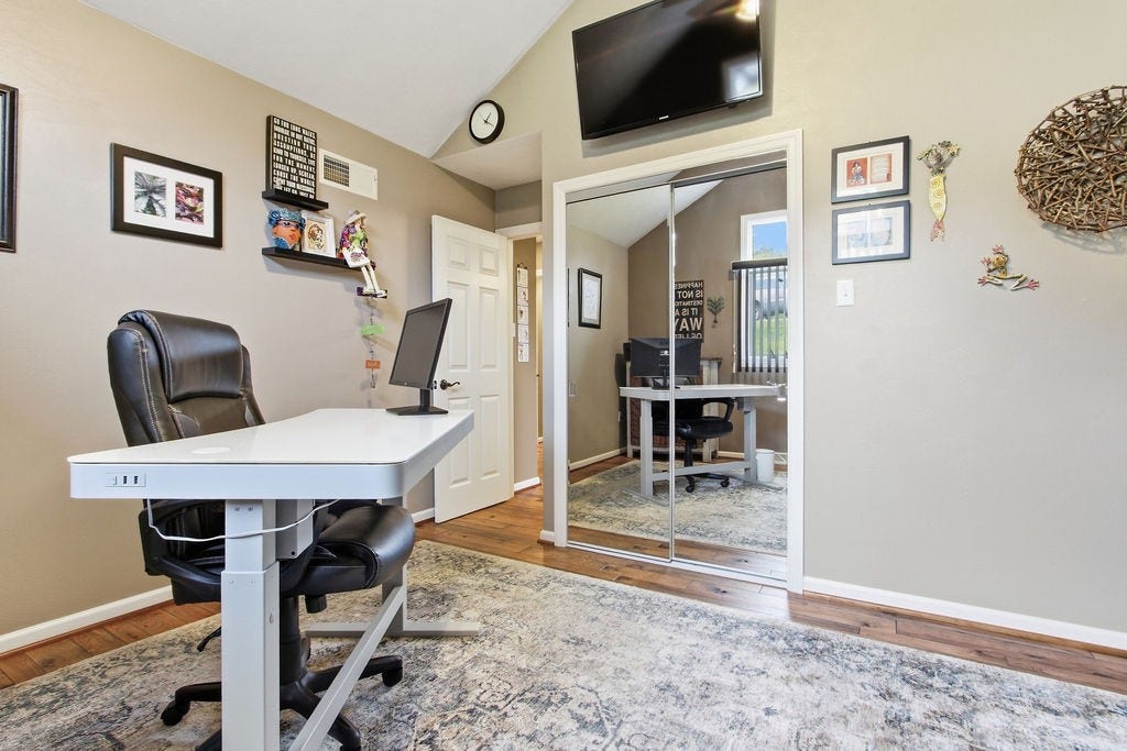 1411 John Dr, North Huntingdon, PA 15642