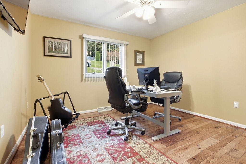 1411 John Dr, North Huntingdon, PA 15642