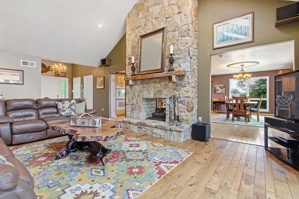 1411 John Dr, North Huntingdon, PA 15642