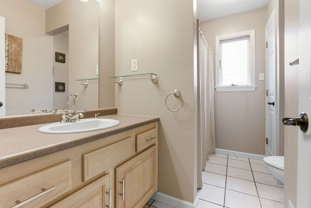 1411 John Dr, North Huntingdon, PA 15642