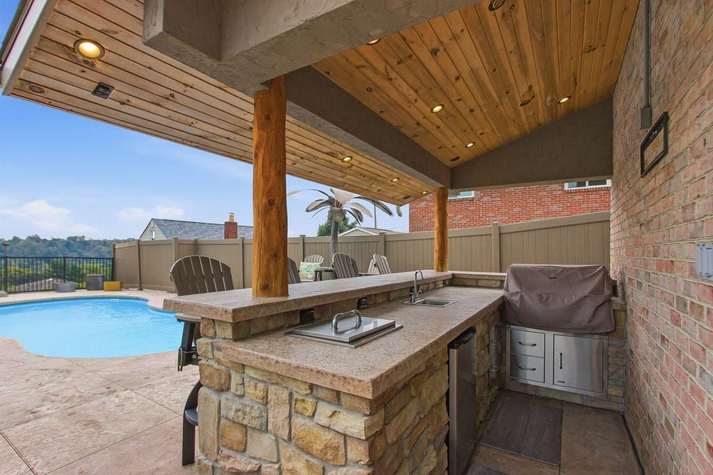 1411 John Dr, North Huntingdon, PA 15642