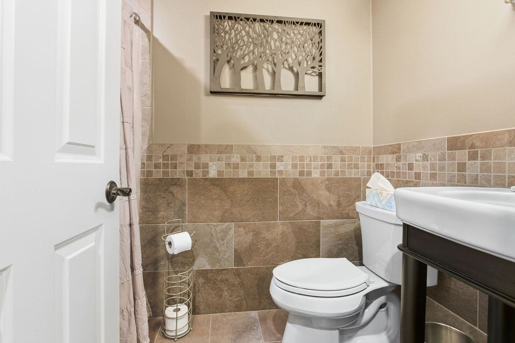 1411 John Dr, North Huntingdon, PA 15642