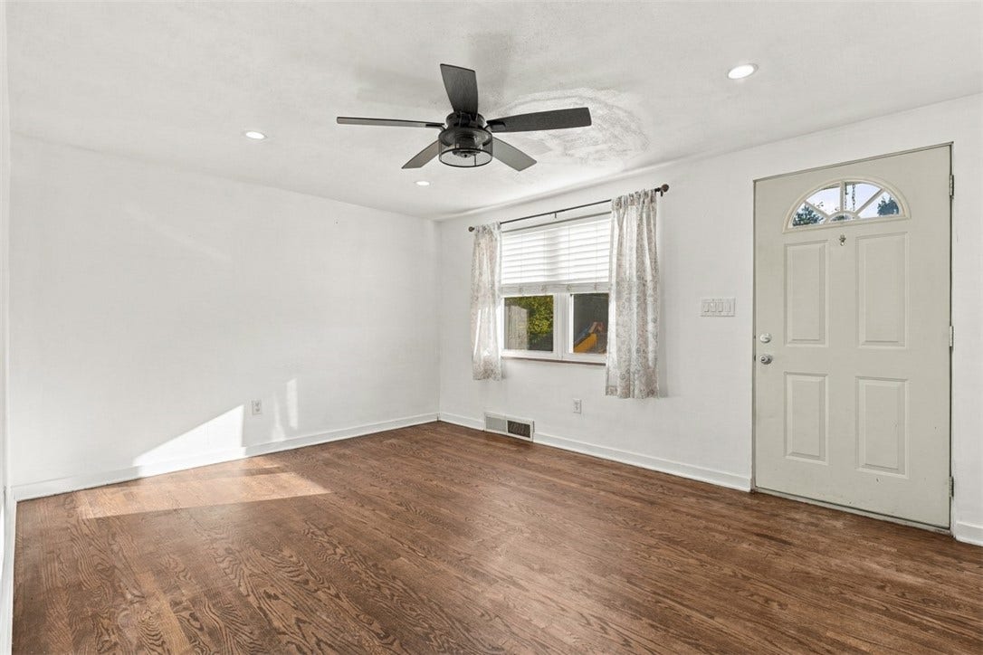803 Lincoln Ave, Pittsburgh, PA 15215 living room
