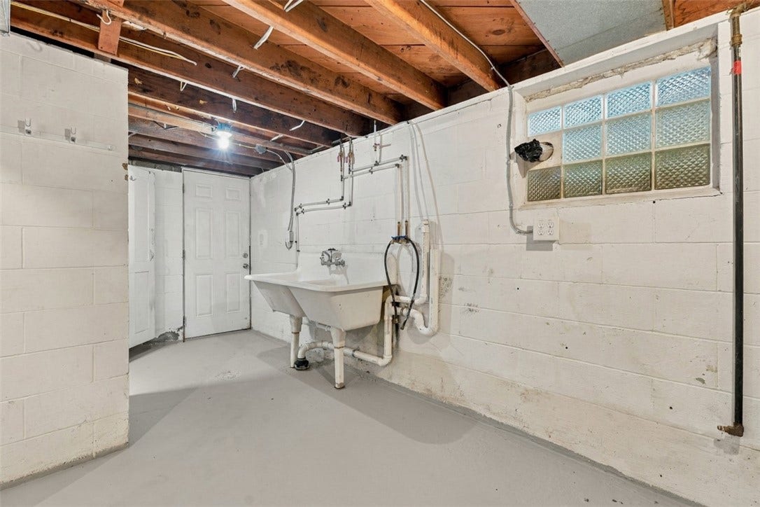 803 Lincoln Ave, Pittsburgh, PA 15215 laundry room