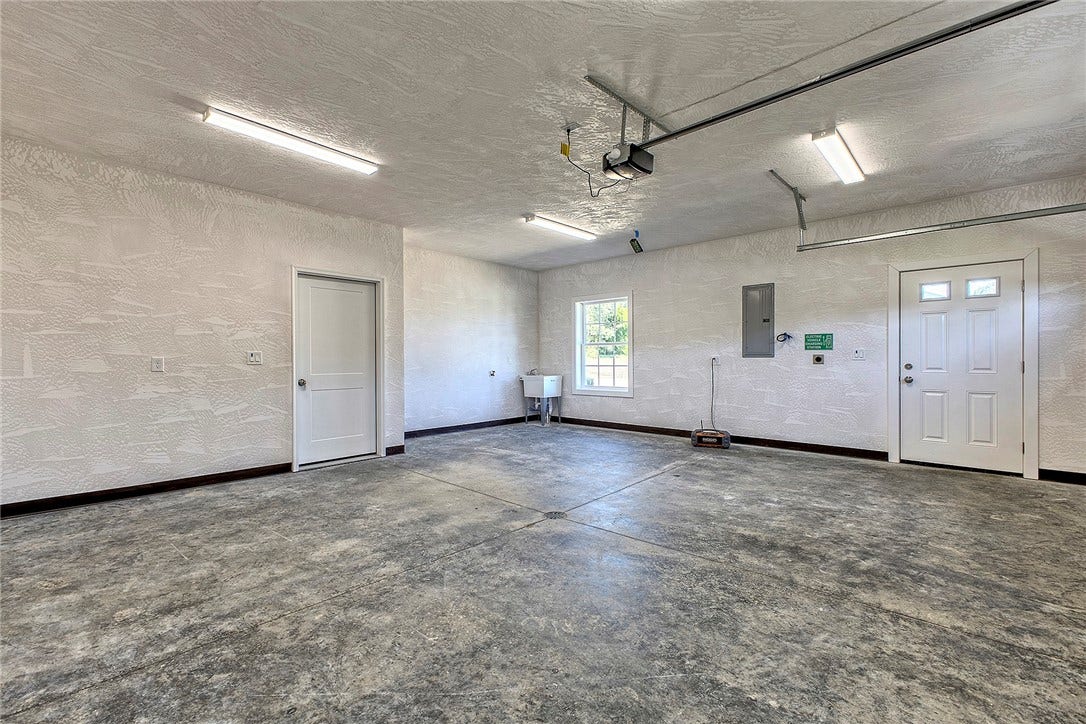 444 Wendel Rd, Irwin, PA 15642