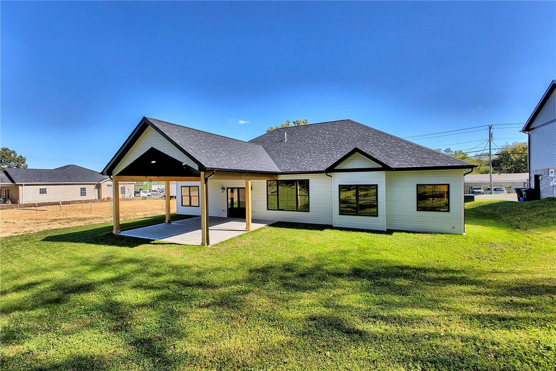 444 Wendel Rd, Irwin, PA 15642