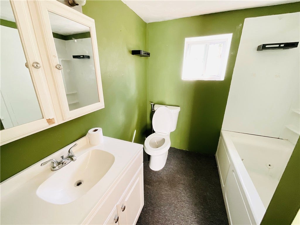 FULL BATH /APARTMENT