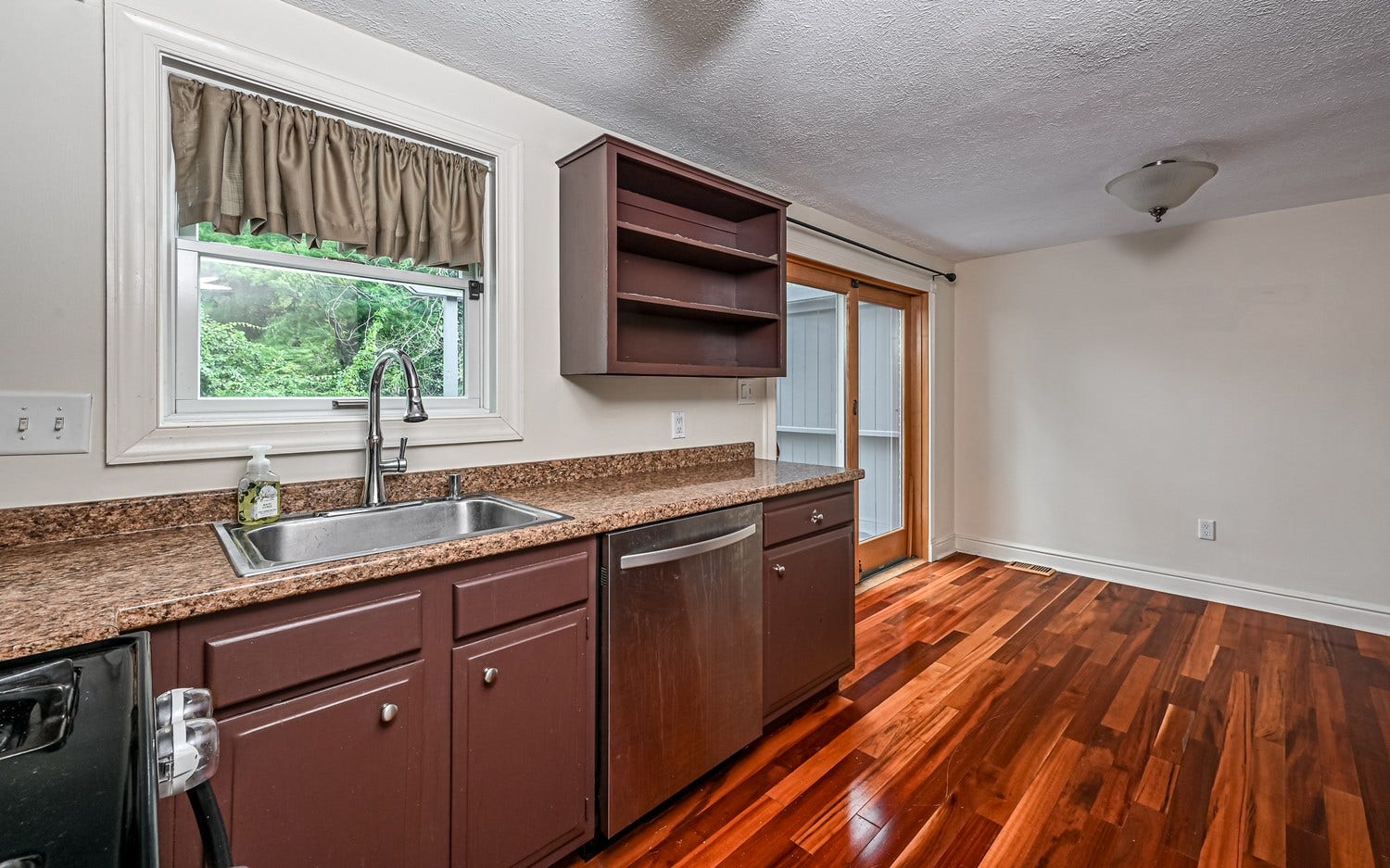 15 Avon Drive, Pittsburgh, PA 15202