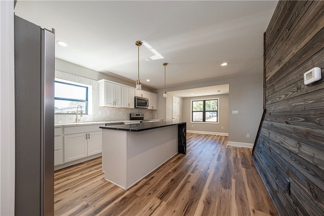 511 N Fourth St, Youngwood, PA 15697