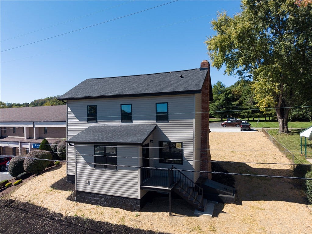 511 N Fourth St, Youngwood, PA 15697