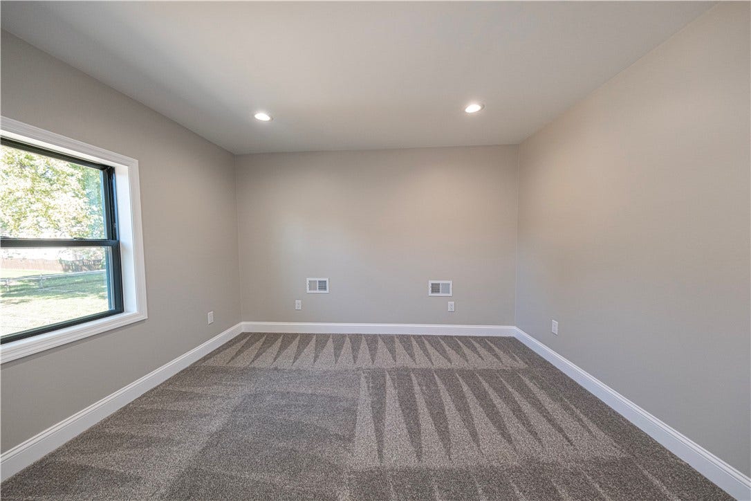 511 N Fourth St, Youngwood, PA 15697