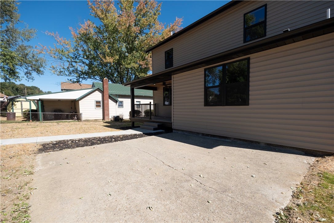 511 N Fourth St, Youngwood, PA 15697