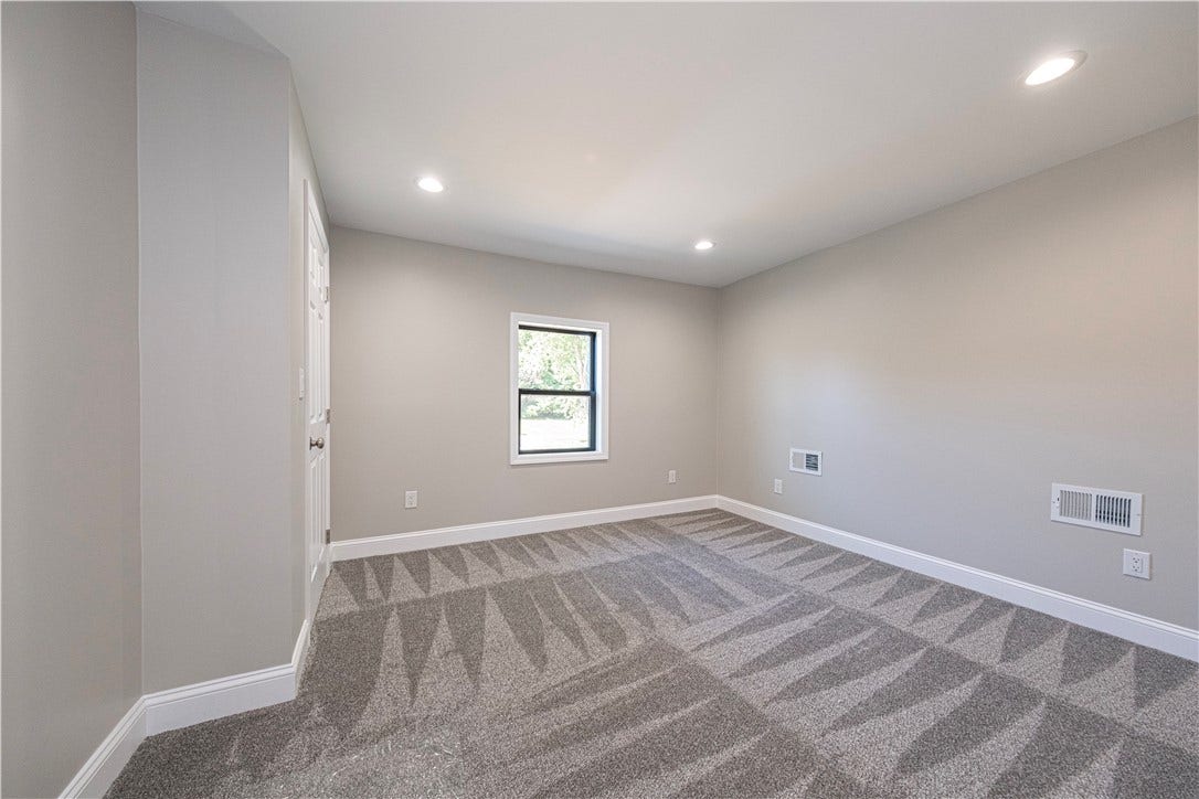511 N Fourth St, Youngwood, PA 15697