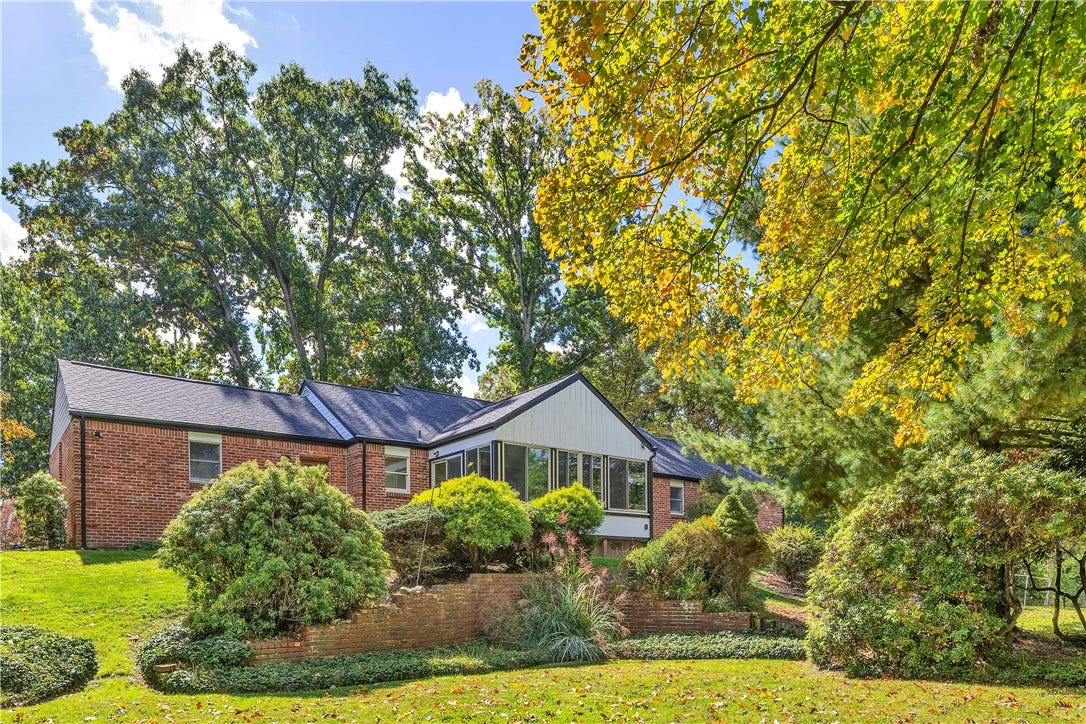 3909 Glencoe Court, Murrysville, PA 15668 Beautiful brick construction with coined corner detail and an enclosed sunroom addition off the kitchen.