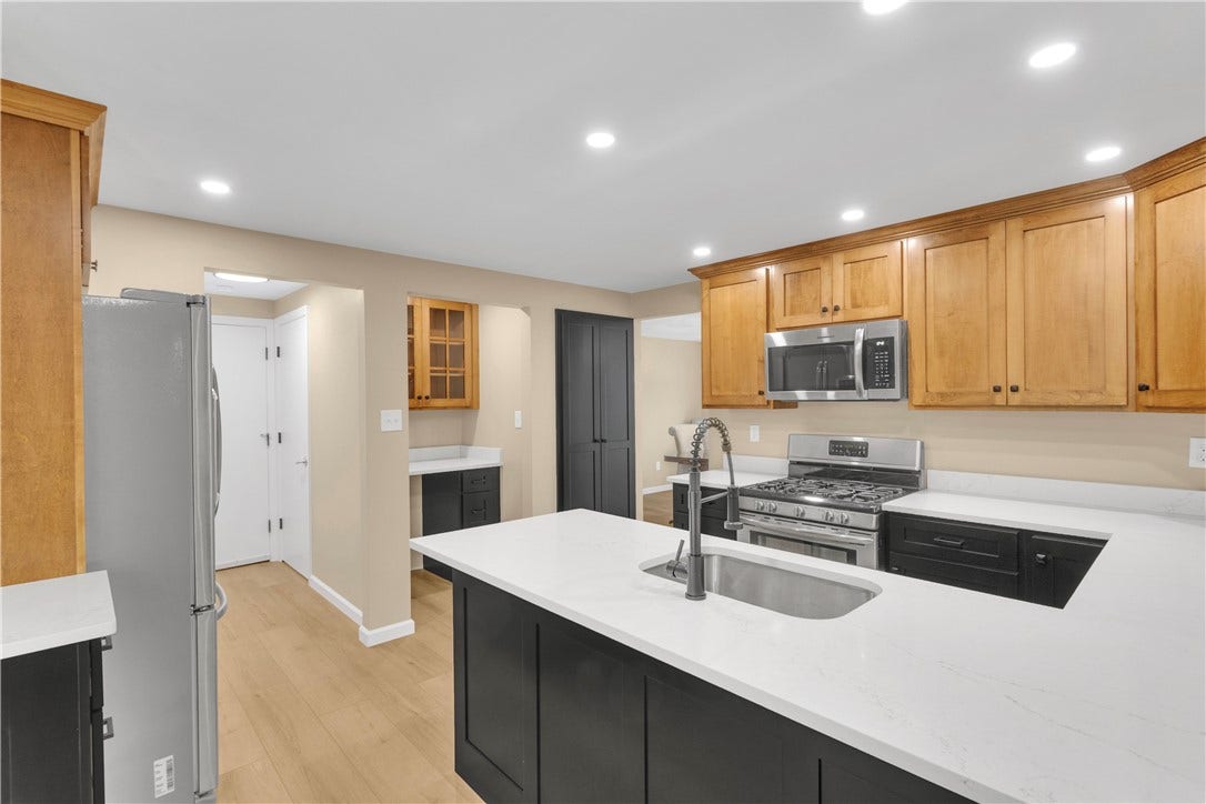 3909 Glencoe Court, Murrysville, PA 15668 Pull up to a counter with room for stools. Hallway off kitchen leads to laundry, garage and door to lower level.
