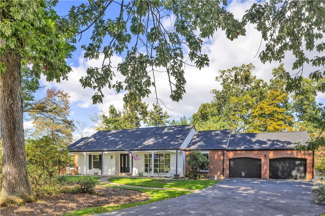 3909 Glencoe Court, Murrysville, PA 15668 Don't Miss this No-Step Ranch in Murrysville - Set your private tour today!