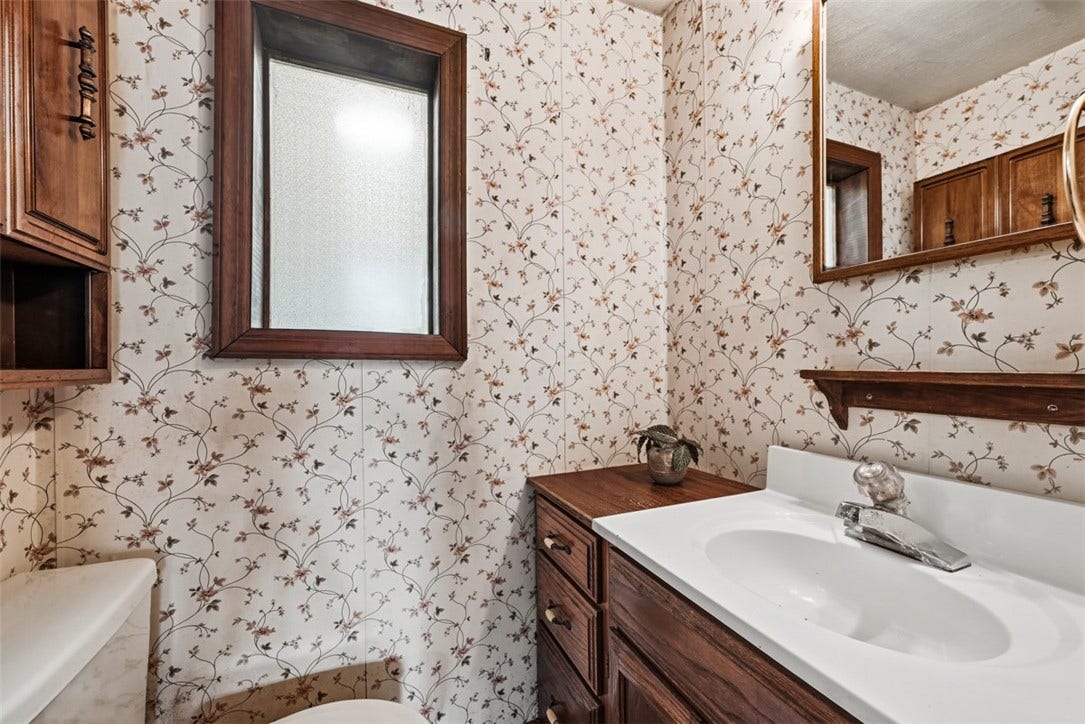 6113 Valencia Rd, Valencia, PA 16059 6113 Valencia Rd, Valencia, PA 16059
