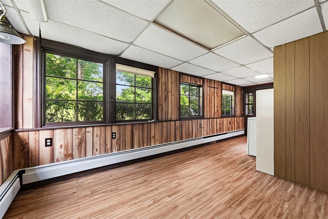 6113 Valencia Rd, Valencia, PA 16059 6113 Valencia Rd, Valencia, PA 16059