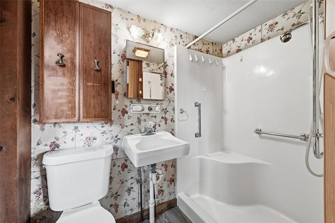 6113 Valencia Rd, Valencia, PA 16059 6113 Valencia Rd, Valencia, PA 16059