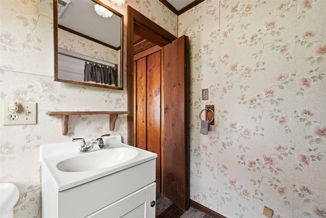 6113 Valencia Rd, Valencia, PA 16059 6113 Valencia Rd, Valencia, PA 16059