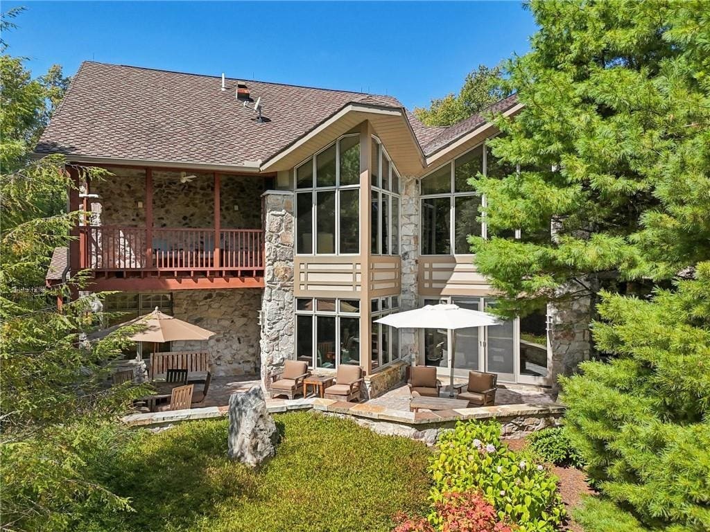 2330 South Ridge Drive, Hidden Valley, PA 15502