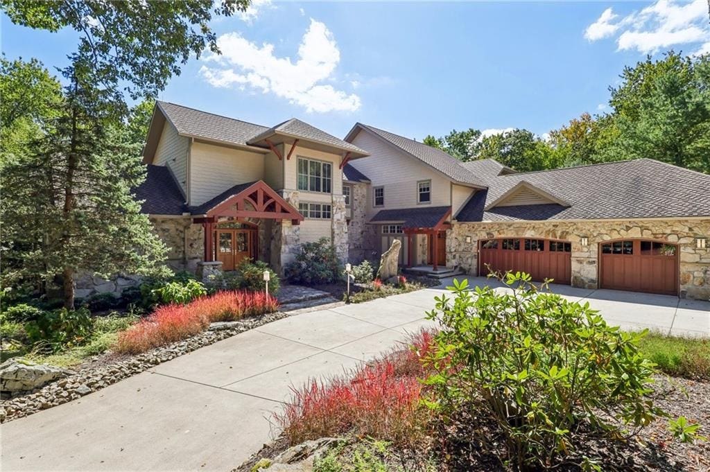 2330 South Ridge Drive, Hidden Valley, PA 15502