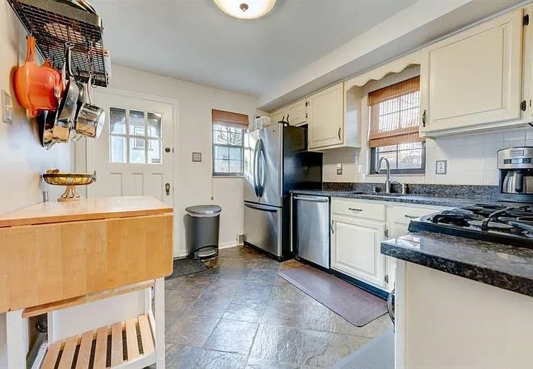 634 Bower Hill Road, Pittsburgh, PA 15243