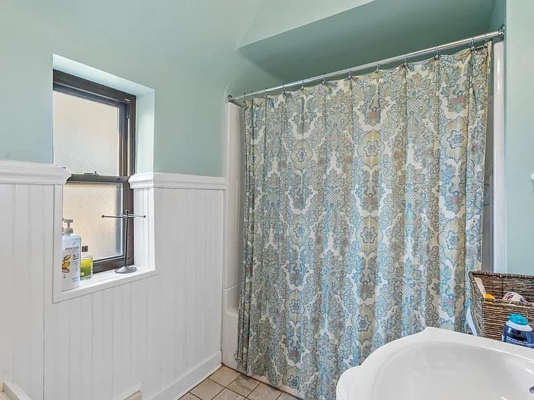634 Bower Hill Road, Pittsburgh, PA 15243