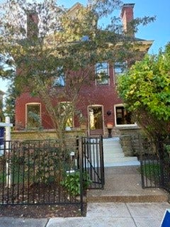 916 College St, Pittsburgh, PA 15232 916 College St, Pittsburgh, PA 15232