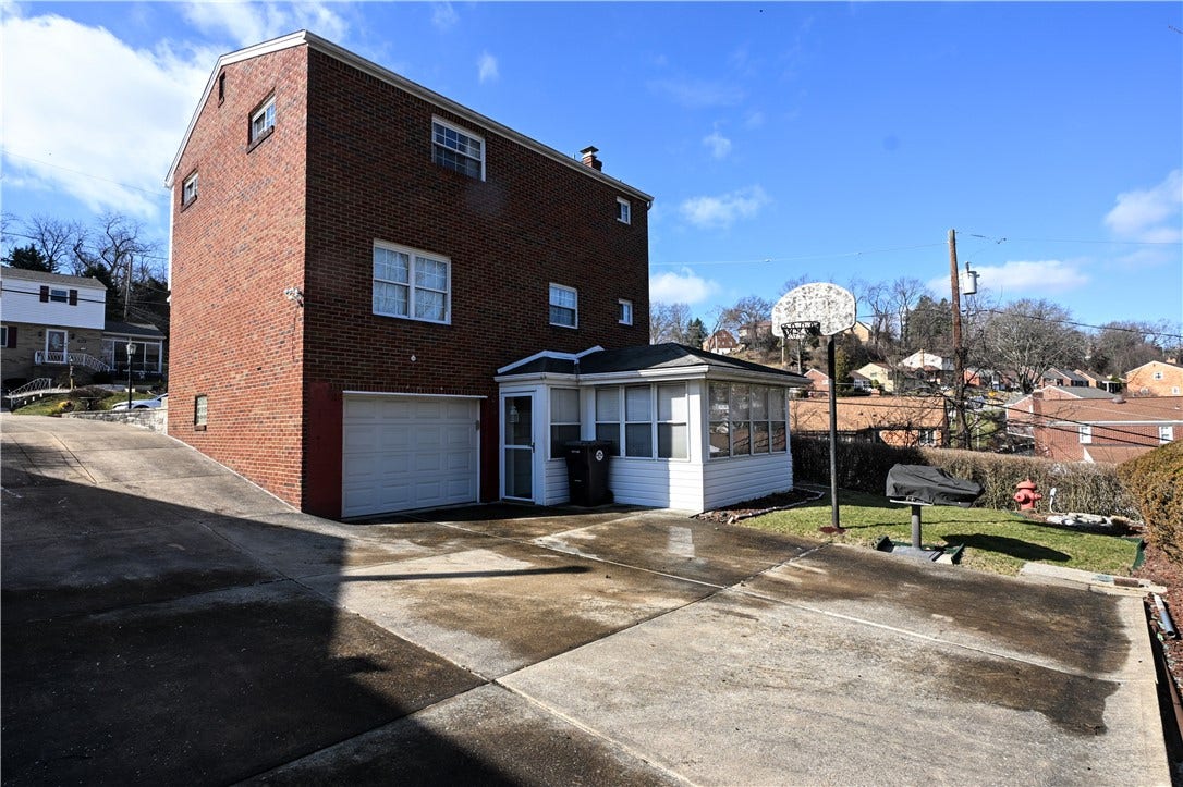 5015 Elmwood Dr, Pittsburgh, PA 15227 5015 Elmwood Dr, Pittsburgh, PA 15227