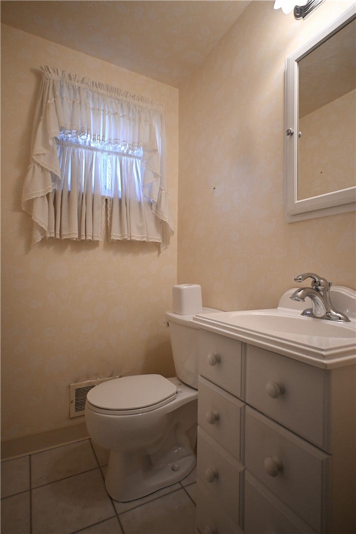 5015 Elmwood Dr, Pittsburgh, PA 15227 5015 Elmwood Dr, Pittsburgh, PA 15227