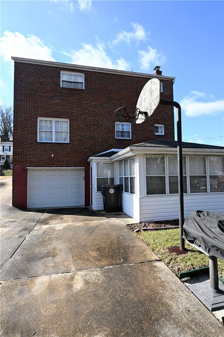 5015 Elmwood Dr, Pittsburgh, PA 15227 5015 Elmwood Dr, Pittsburgh, PA 15227