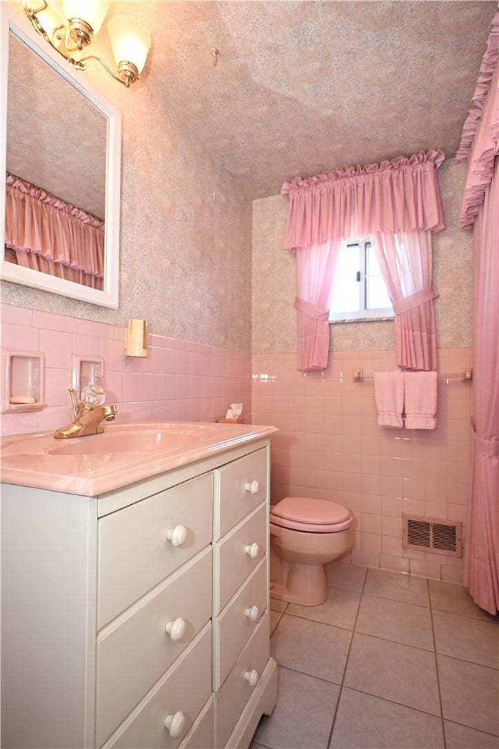 5015 Elmwood Dr, Pittsburgh, PA 15227 5015 Elmwood Dr, Pittsburgh, PA 15227